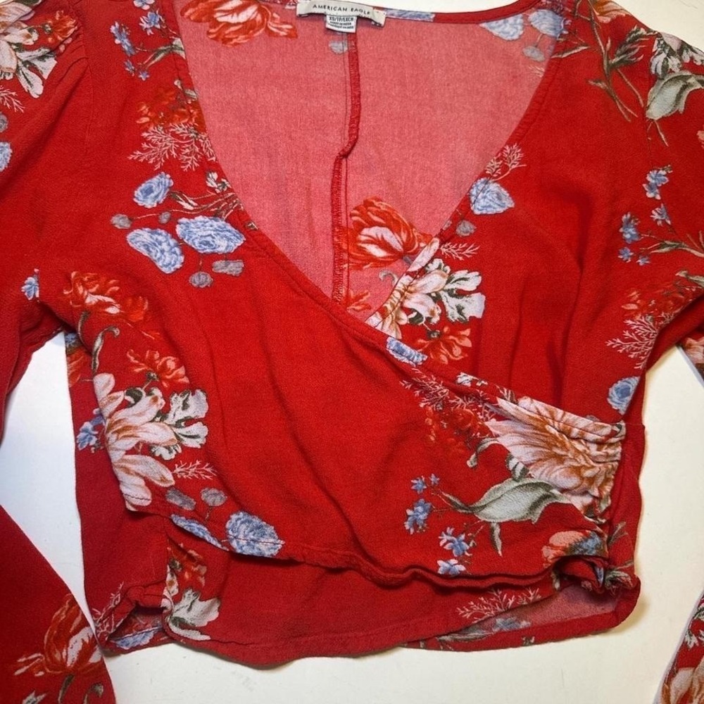 American Eagle Red Floral Surplice‎ Wrap Crop Top Womens XS Long Lantern Sleeve - Picture 3 of 8